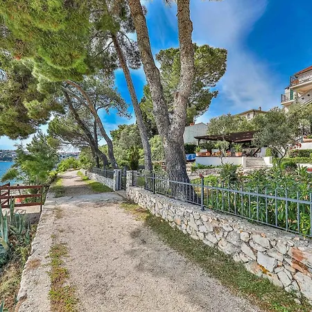 Luxury - By The Sea, Summer Kitchen, Hot Tub, Sup, Boat, 5 Rooms, Wifi, Parking - Trogir * Okrug Gornji
