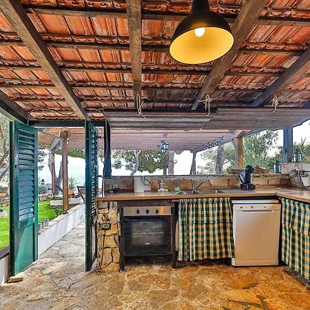 Luxury - By The Sea, Summer Kitchen, Hot Tub, Sup, Boat, 5 Rooms, Wifi, Parking - Trogir Villa *