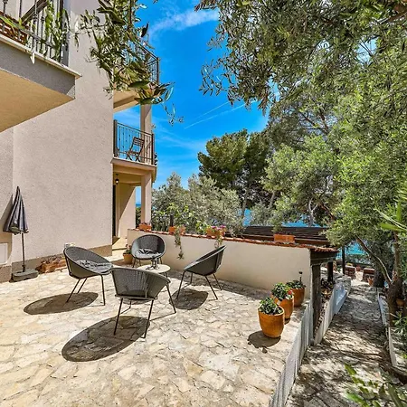 Luxury - By The Sea, Summer Kitchen, Hot Tub, Sup, Boat, 5 Rooms, Wifi, Parking - Trogir Villa *