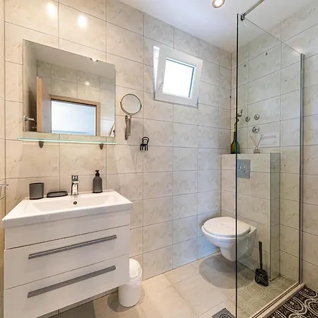 Luxury - By The Sea, Summer Kitchen, Hot Tub, Sup, Boat, 5 Rooms, Wifi, Parking - Trogir Villa